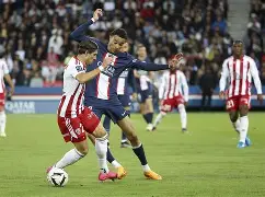 九州棋牌-梅西梅开二度：助巴萨-战胜对手，表现出色(梅西走到生涯十字路口 豪赌巴萨or赴巴黎抱大腿?)