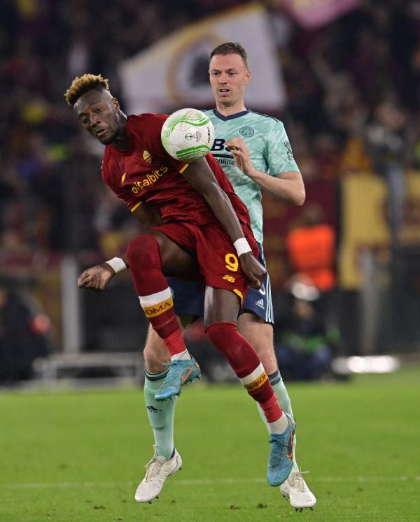 罗马队中场调度灵活，掌控场面主动出击(cctv4和cctv5直播申奥的中场休息片段)