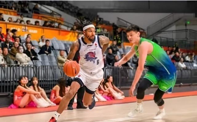 包含新援外援加盟，火力全开带领球队赢下比赛的词条