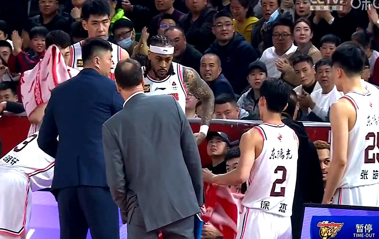 九州娱乐官方入口-包含实力强劲的球队受困困难，追击领头羊的词条